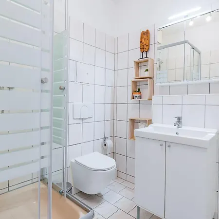 Lägenhet Kompaktes Mit Parkplatz & Top-anbindung - Ideal Fuer Kurzaufenthalte *